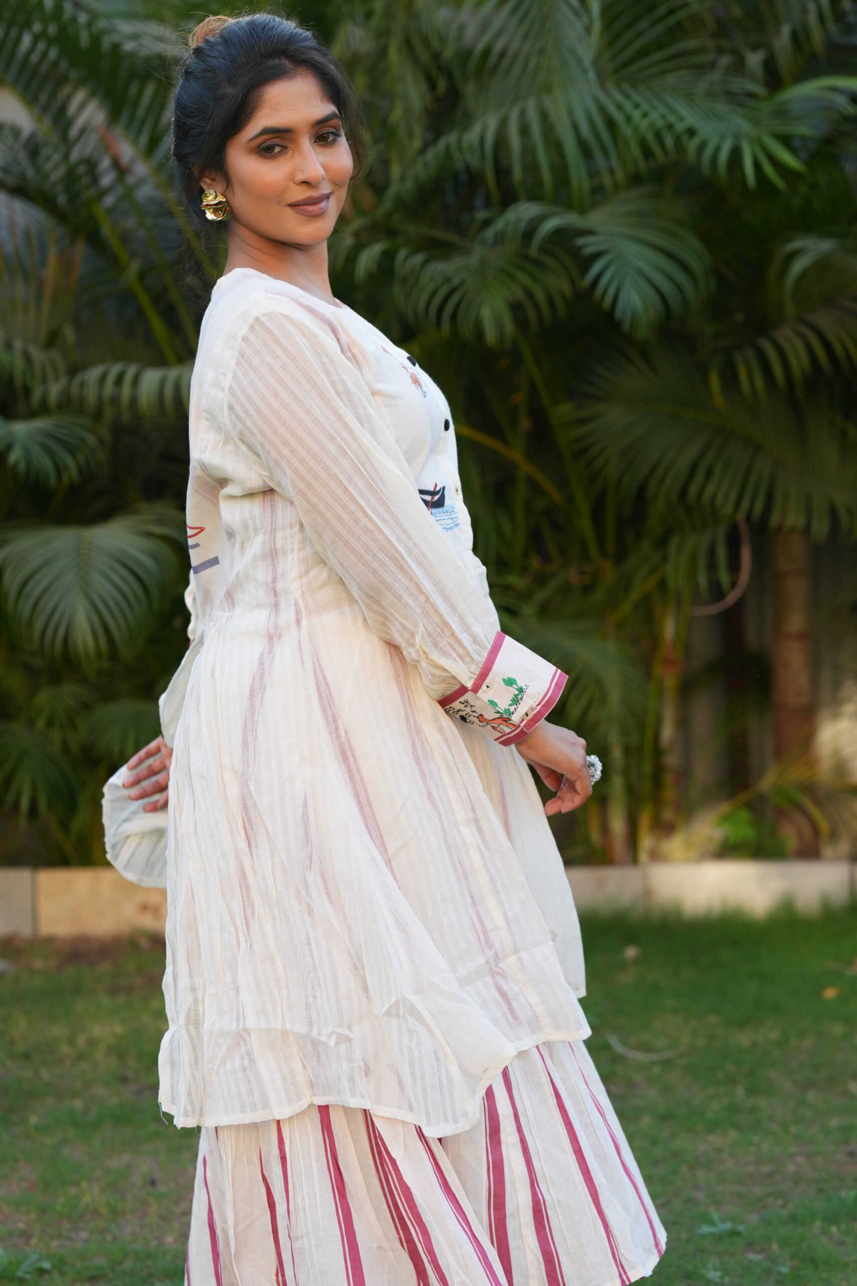 Layered Kurta Set with Printed Skirt Detail - Image 2