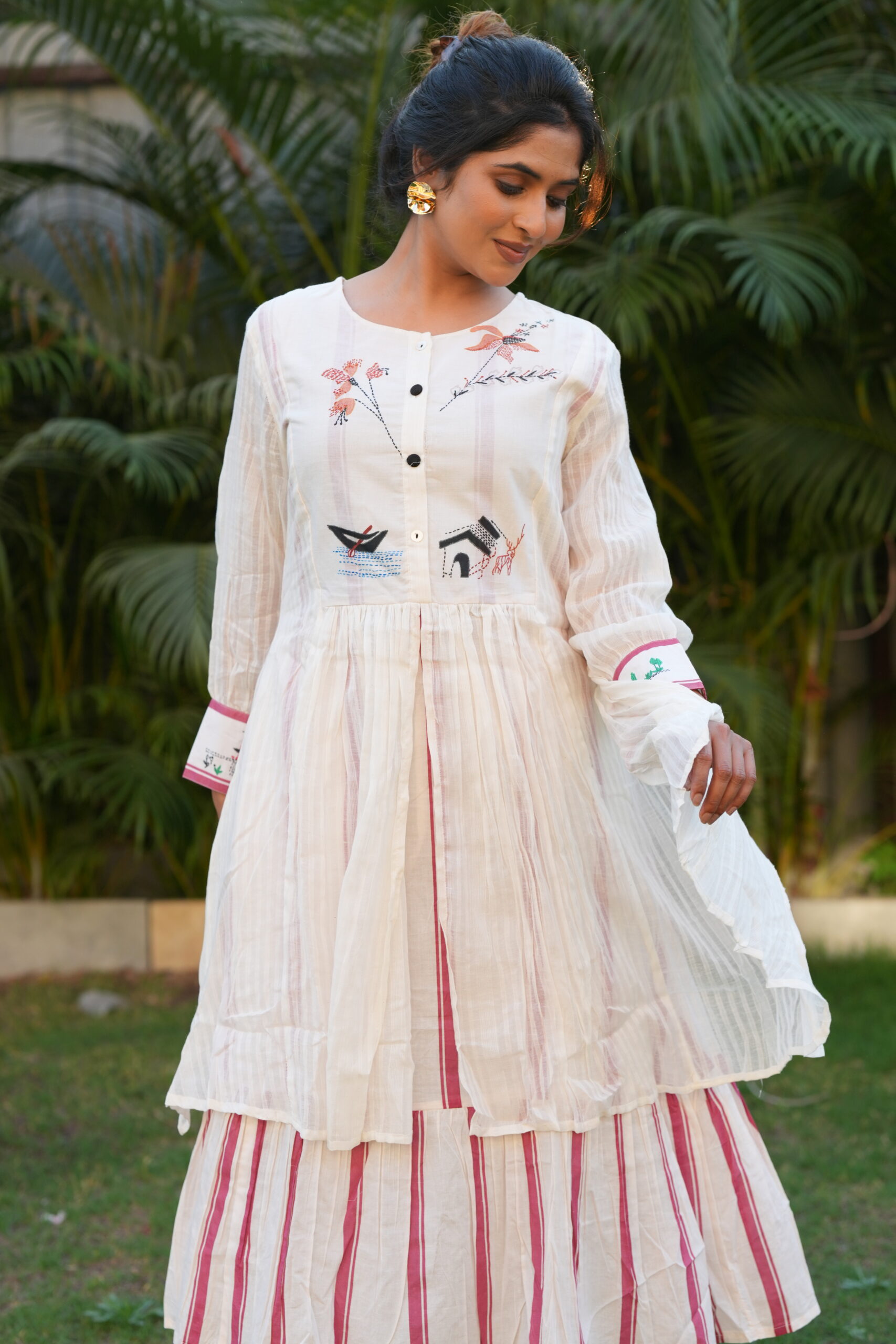 Layered Kurta Set with Printed Skirt Detail - Image 3
