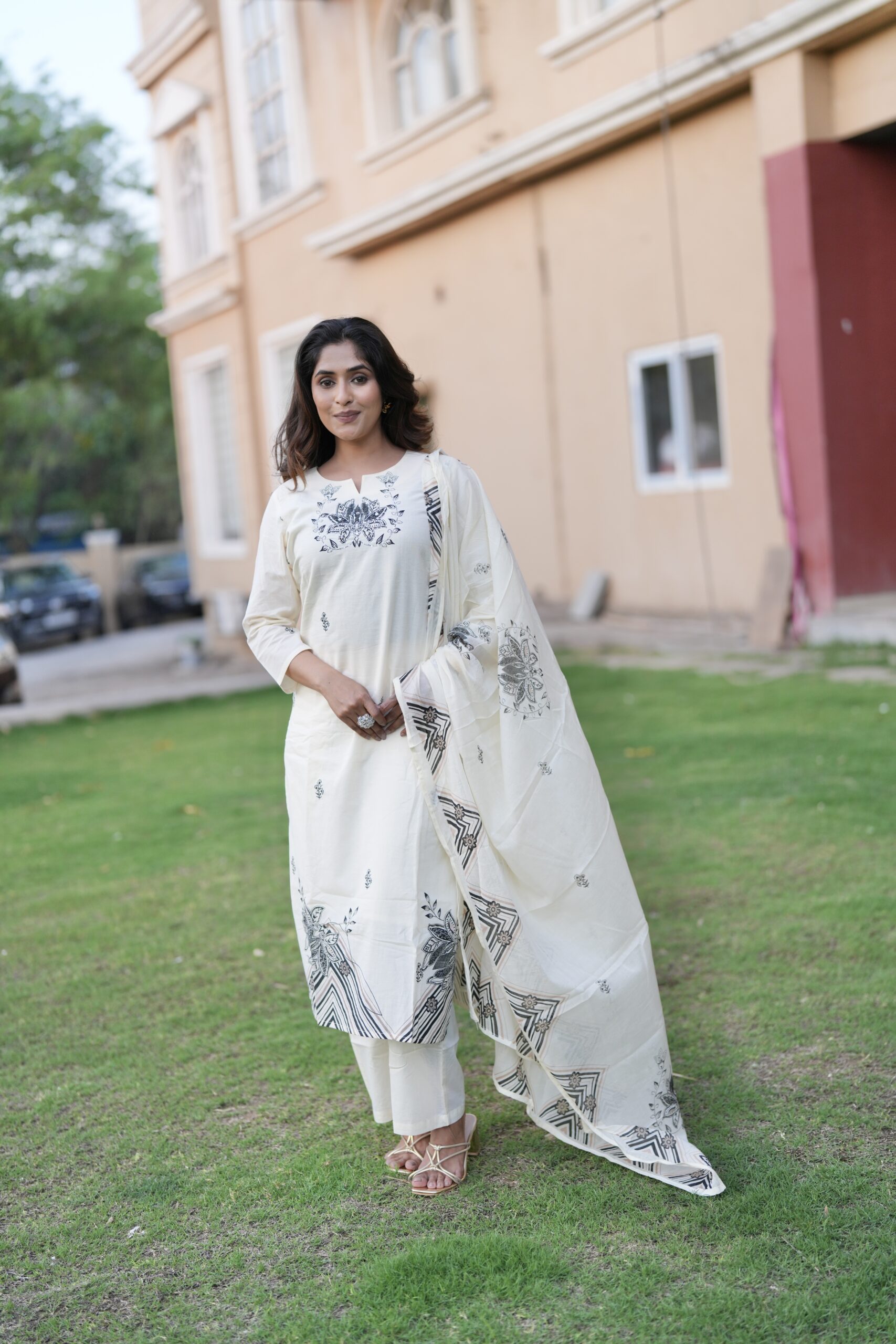 Elegant Ivory Printed Kurta Set with Dupatta - Image 2
